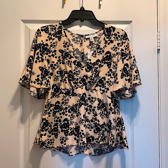 TOPSHOP Tea Blouse In Floral Print - Picture 8 of 11